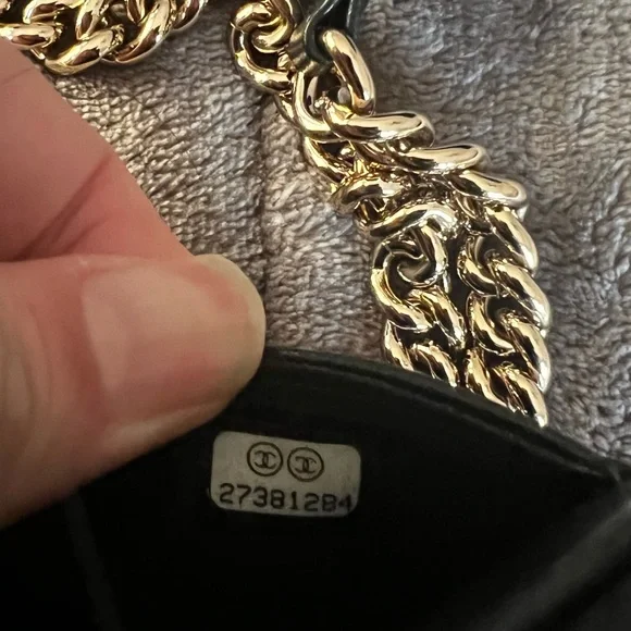 Chanel chevron, caviar leather wallet on a chain - Picture 10 of 16